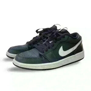 Air Jordan 1 Low
Women's Shoes GUC
Retails for $115